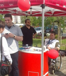 SPD-Infostand auf dem Fest "30 Jahre Straßenbahn" in Neu-Olvenstedt am 27.04.2014
