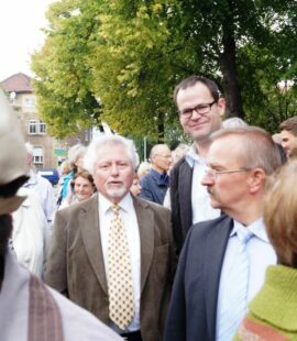 Feier 90 Jahre Beimssiedlung - offizielle Einweihung des neu gestalteten Beimsplatzes mit zwei neuen Beimsbänken im Stil der 20er Jahre.