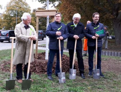 Baumpflanzung im Rahmen der Gedenkveranstaltung "30 Jahre Friedliche Revolution"