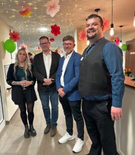 16.04.2026 - Frühlingsfest der Seniorenresidenz Compassio Neu-Olvenstedt, wo professionelle Pflege und soziokulturelle Teilhabe der Bewohnenden am gesellschaftlichen Leben Hand in Hand gehen. Die Seniorenresidenz arbeitet mit dem Olvenstedter Hort Tintenkleckse zusammen - ein gutes Miteinander der Generationen.