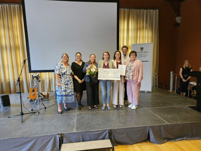 Der Verein Blickwechsel Neu-Olvenstedt hat mit seinem Projekt "Kinder stärken -Familien unterstützen" den ersten Preis des Integrationspreises in der Kategorie Kita und Ausbildung - Schlüssel erfolgreicher Integration gewonnen. Herzlichen Glückwunsch auch vom SPD Ortsverein Magdeburg-West
